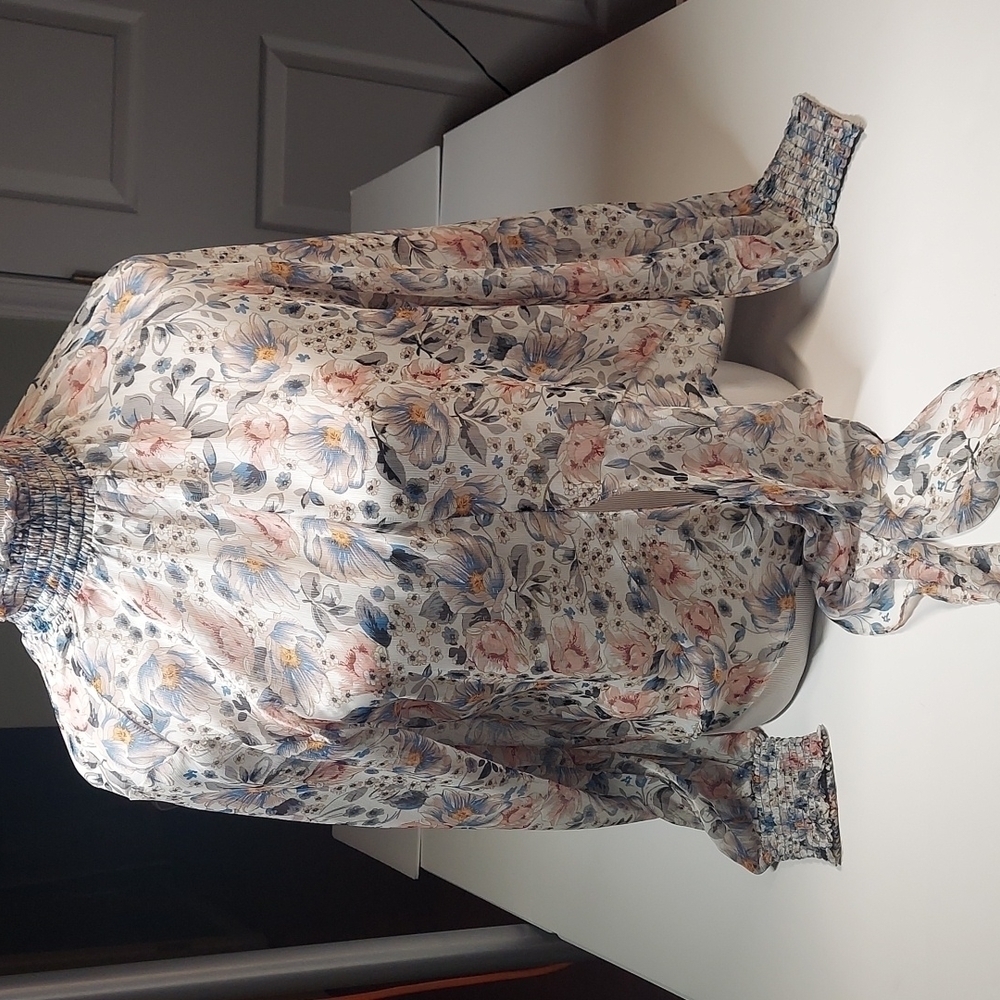 Elan Sheer Floral Blouse  Size M - Picture 2 of 11